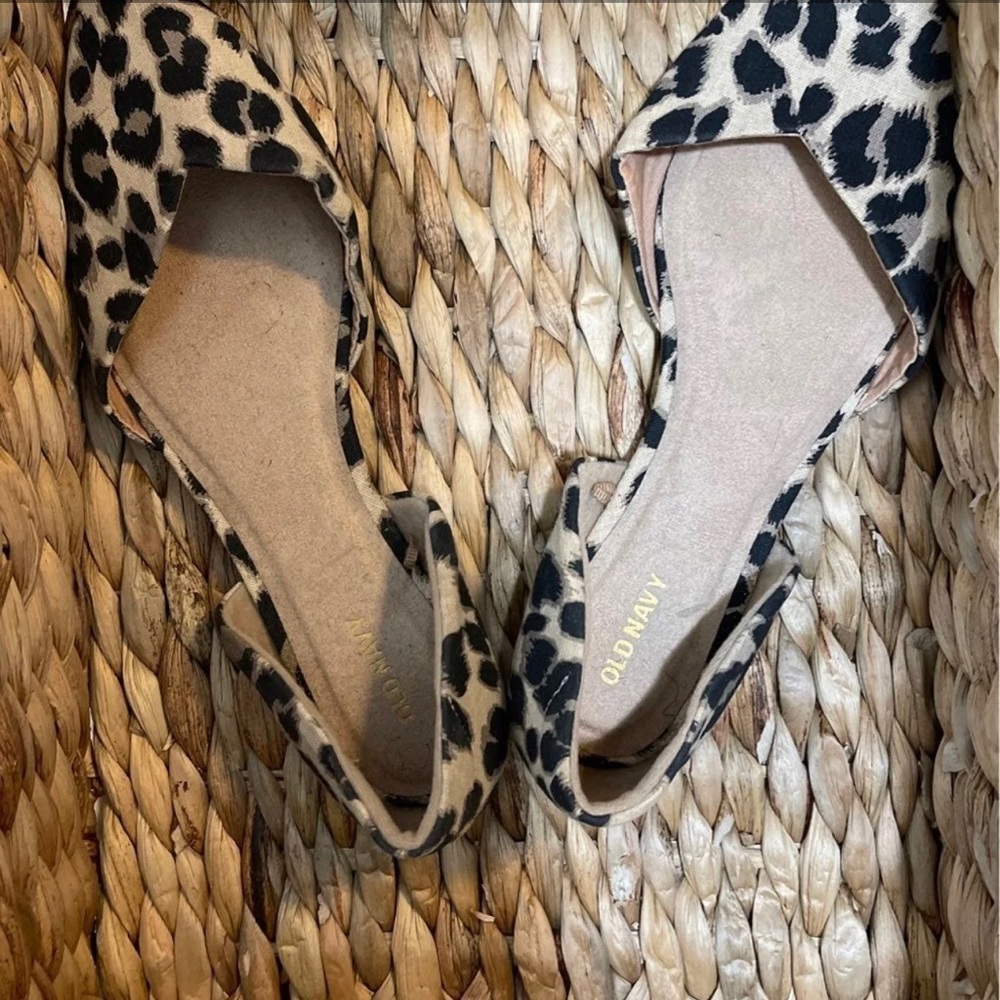Old navy Leopard pointed toe Flats